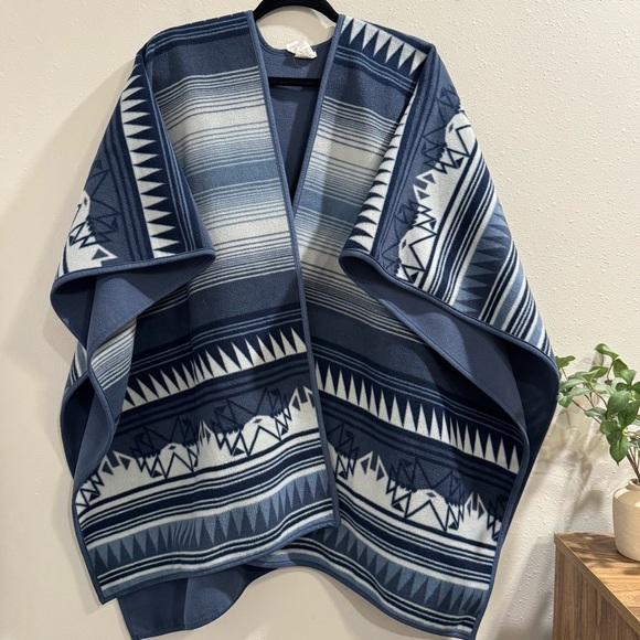 Woolrich Unisex One Size Aztec Southwest Geometric Print Fleece Wrap Poncho - Picture 1 of 4